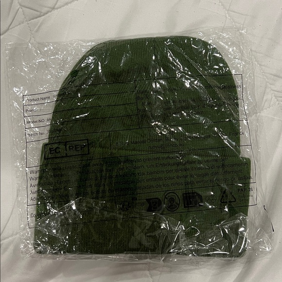 Beanie💚 - Picture 2 of 3